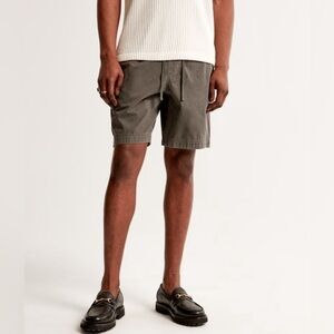 Abercrombie & Fitch x Random Golf Club Mens Court Short Size XL Pull Dark Grey